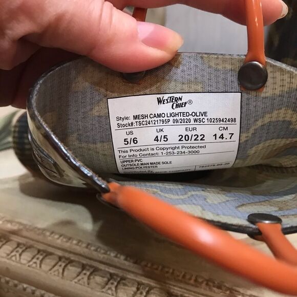 Western Chief Light Up Rain Boots Olive Mesh Camo Sz 5/6 NWOB - Picture 12 of 14